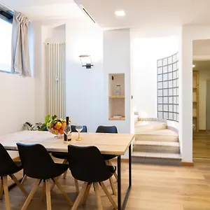 https://milan-design-flats.it-lombardy.com