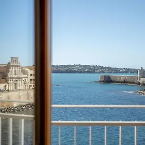 https://ortigia-seafront-apartment-by-wonderful-italy.sicilyhotelsitaly.net