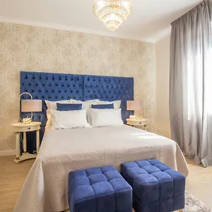 https://crys-apartments-holiday-business-blu.hotelinveneto.com